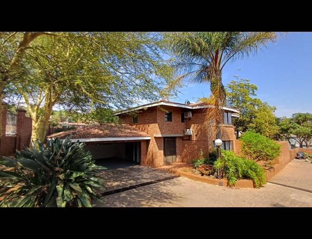 10 BEDROOM HOUSE FOR SALE IN WATERKLOOF GLEN